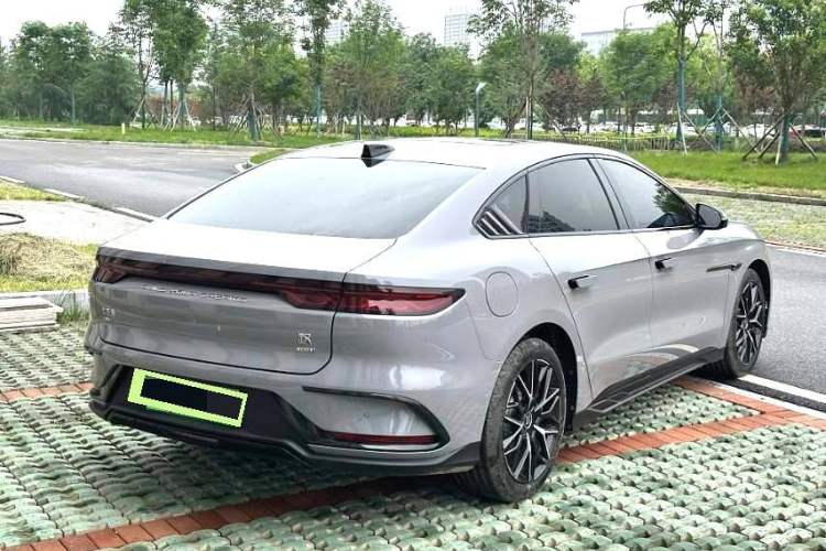 Used BYD Han 2025 DM-i Intelligent Driving Edition 125KM Prestige Model Exterior 4