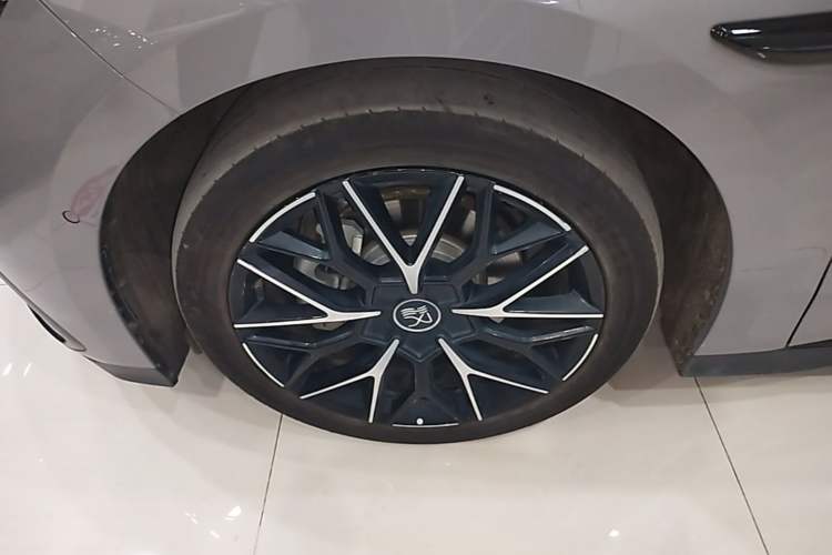Used BYD Han 2025 DM-i Intelligent Driving Edition 125KM Prestige Model Exterior 4