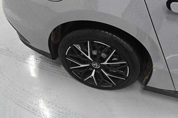 Used BYD Han 2025 DM-i Intelligent Driving Edition 125KM Prestige Model Exterior 5