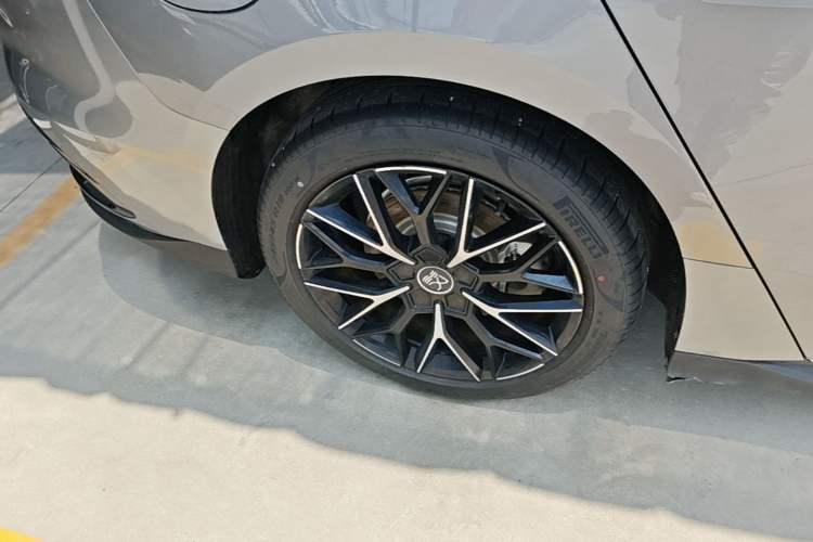 Used BYD Han 2025 DM-i 125KM Prestige Model Exterior 5