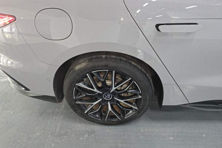Used BYD Han 2025 DM-i 125KM LiDAR-Powered Intelligent Driving Model Exterior 5
