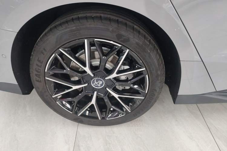 Used BYD Han 2025 DM-i Smart Drive 125KM Prestige Model Exterior 5