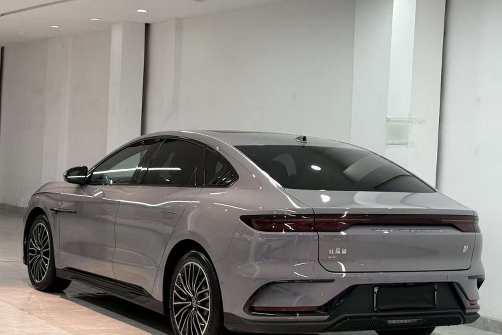 Used BYD Han 2025 EV with 701 km of Laser Radar-Enabled Intelligent Driving Exterior 5