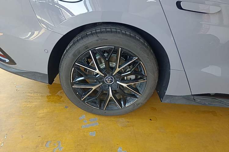 Used BYD Han 2025 DM-i Intelligent Driving Edition 125KM Prestige Model Exterior 5