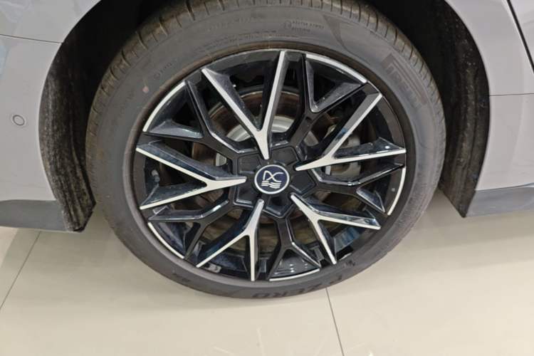 Used BYD Han 2025 DM-i Intelligent Driving Edition 125KM Prestige Model Exterior 5