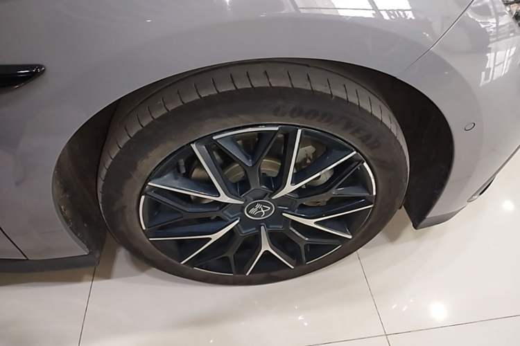 Used BYD Han 2025 DM-i Intelligent Driving Edition 125KM Prestige Model Exterior 5