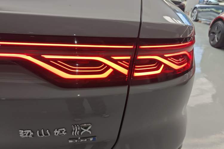 Used BYD Han 2025 EV Intelligent Driving Version 506KM Prestige Model Exterior 6