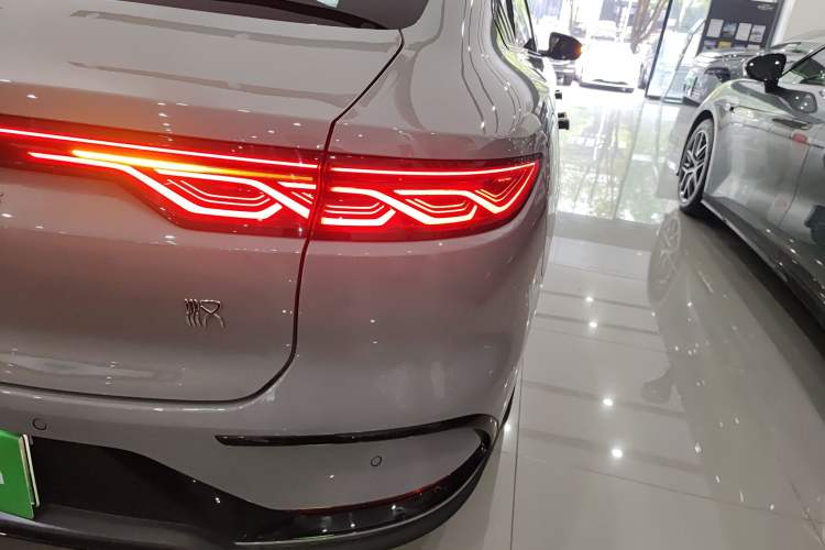Used BYD Han 2025 EV Intelligent Driving Edition 701KM LiDAR Flagship Model Exterior 6