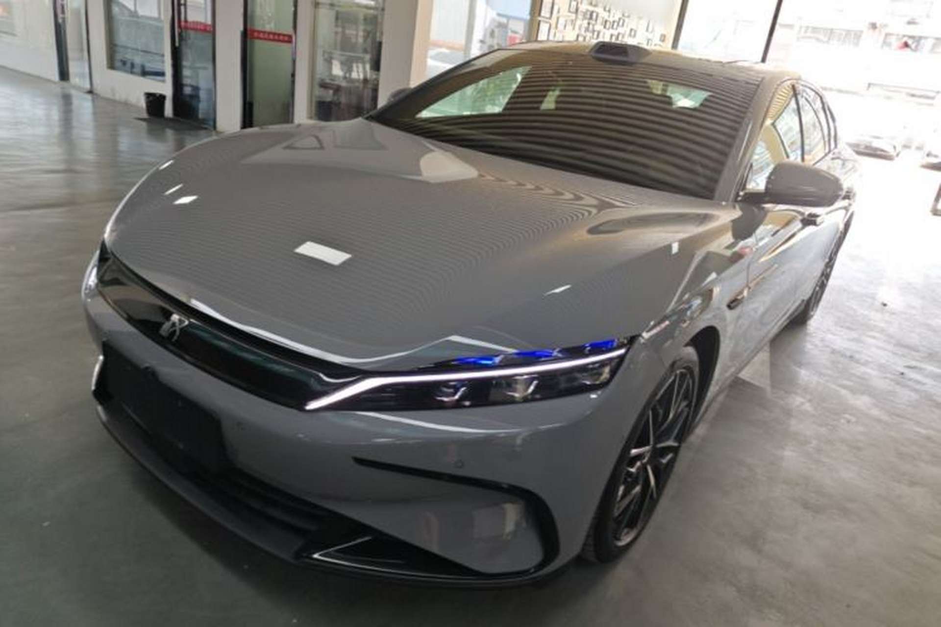 Used BYD Han 2025 DM-i Intelligent Driving Edition 125KM Prestige Model Front Left 45 Deg