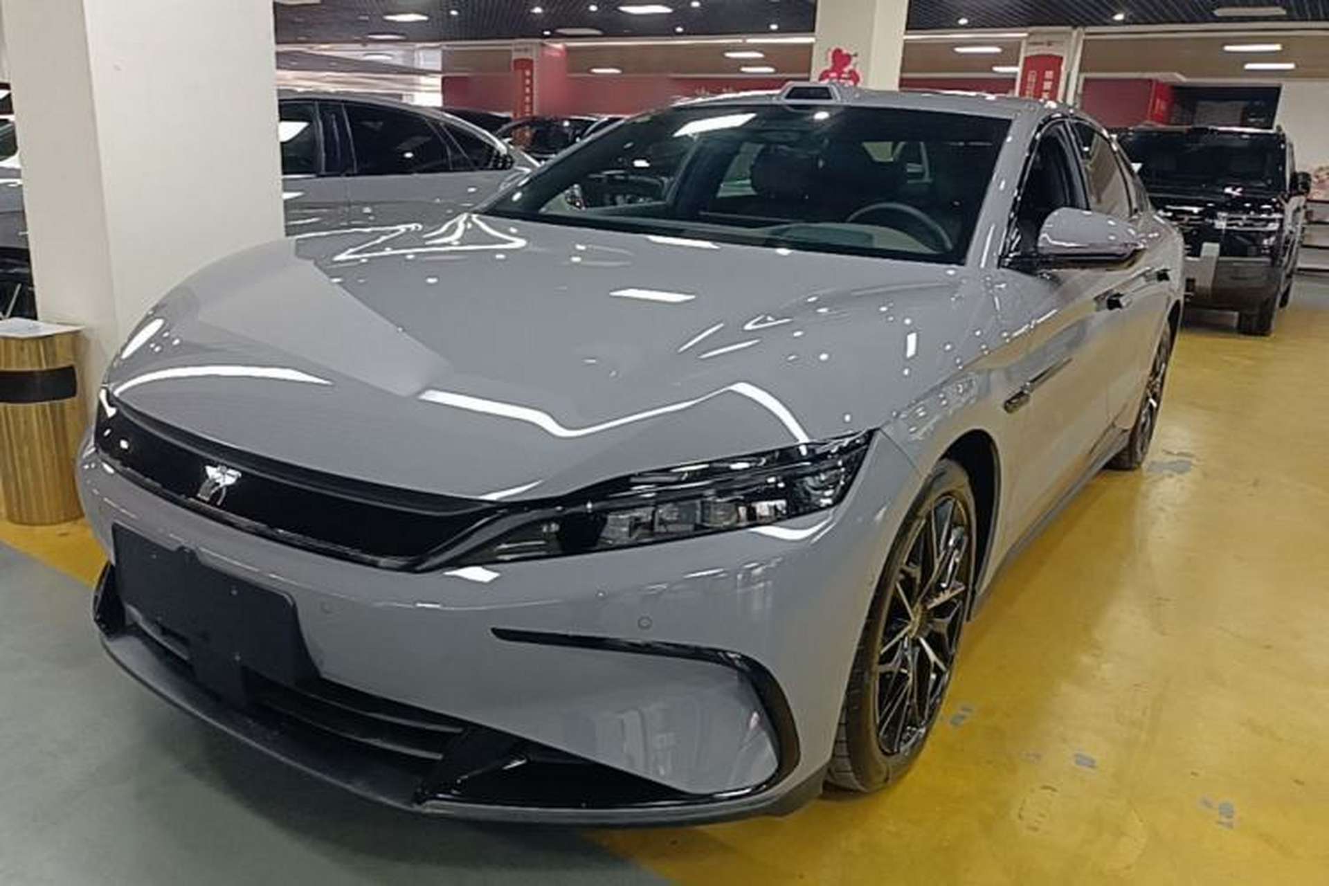 Used BYD Han 2025 DM-i Intelligent Driving Edition 125KM LiDAR Flagship Model Front Left 45 Deg