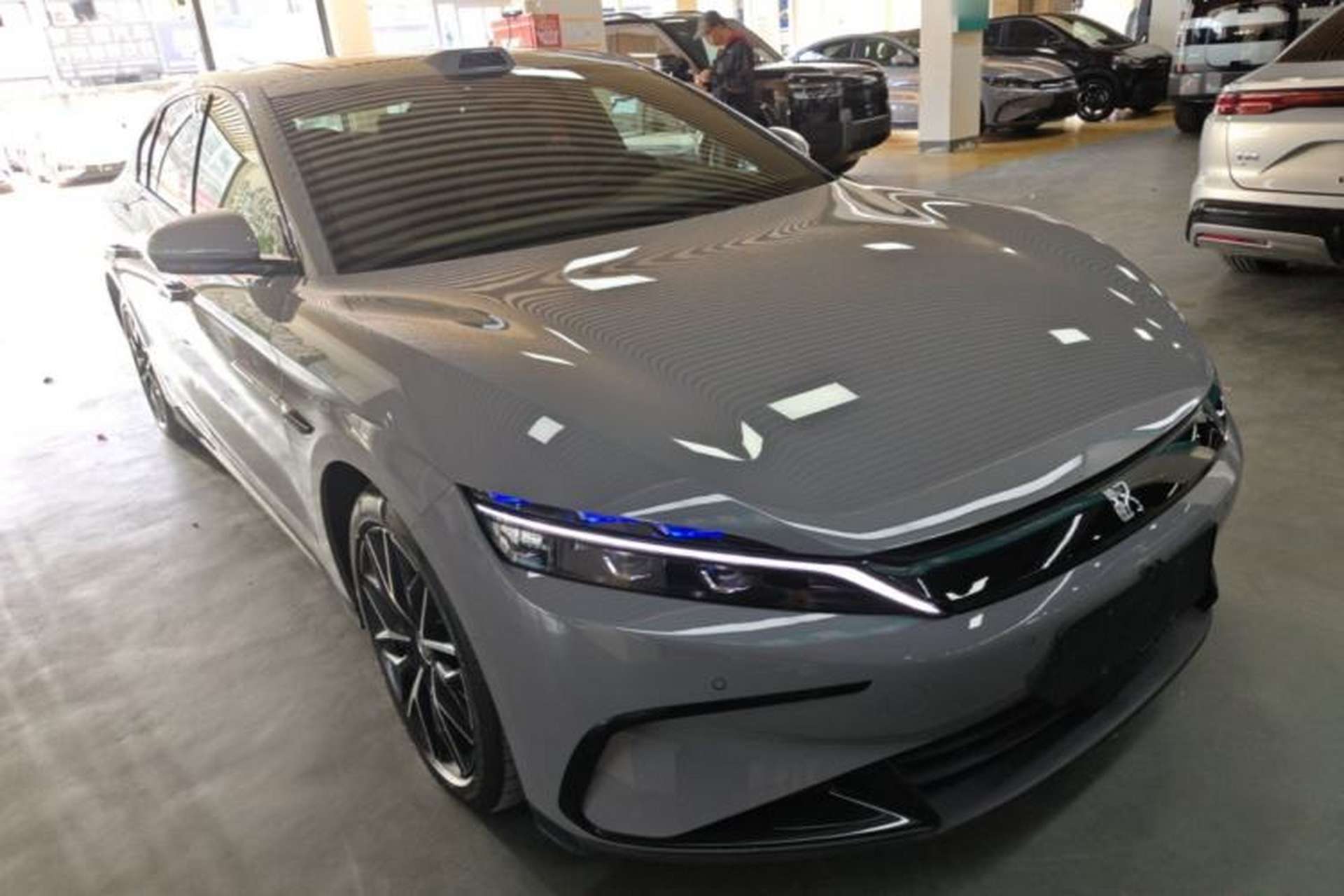 Used BYD Han 2025 DM-i Intelligent Driving Edition 125KM Prestige Model Front Right 45 Deg