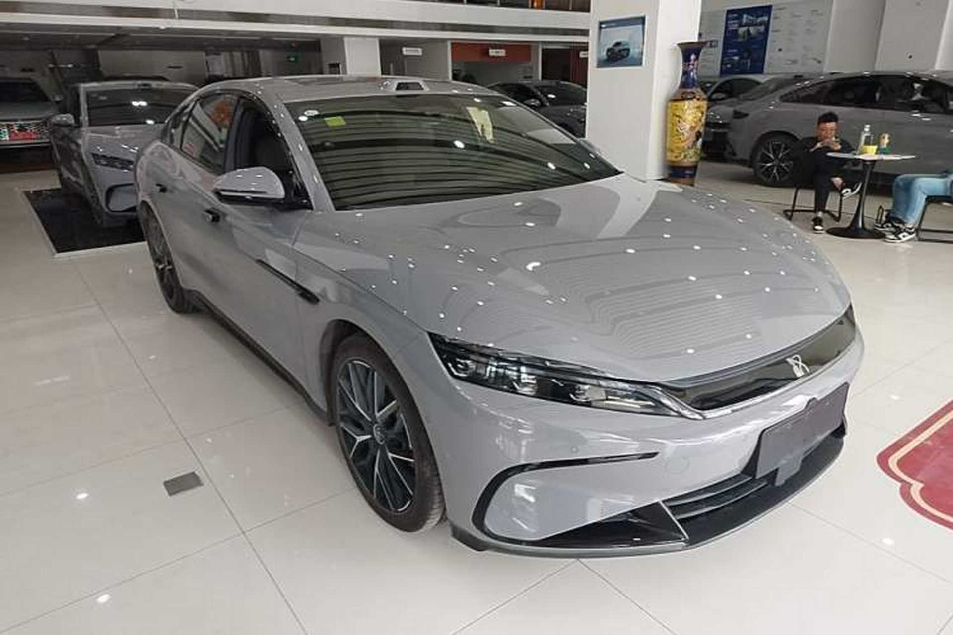 Used BYD Han 2025 DM-i Intelligent Driving Edition 125KM Prestige Model Front Right 45 Deg