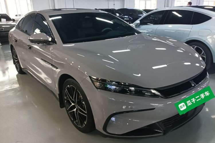 Used BYD Han 2025 EV Intelligent Driving Edition 605KM Prestige Model Front Right 45 Deg