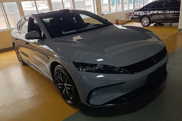 Used BYD Han 2025 DM-i Intelligent Driving Edition 125KM LiDAR Flagship Model Front Right 45 Deg