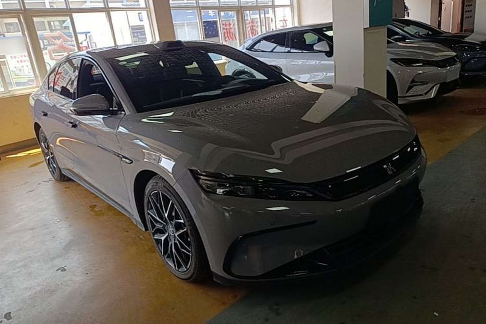 Used BYD Han 2025 DM-i Intelligent Driving Edition 125KM Prestige Model Front Right 45 Deg