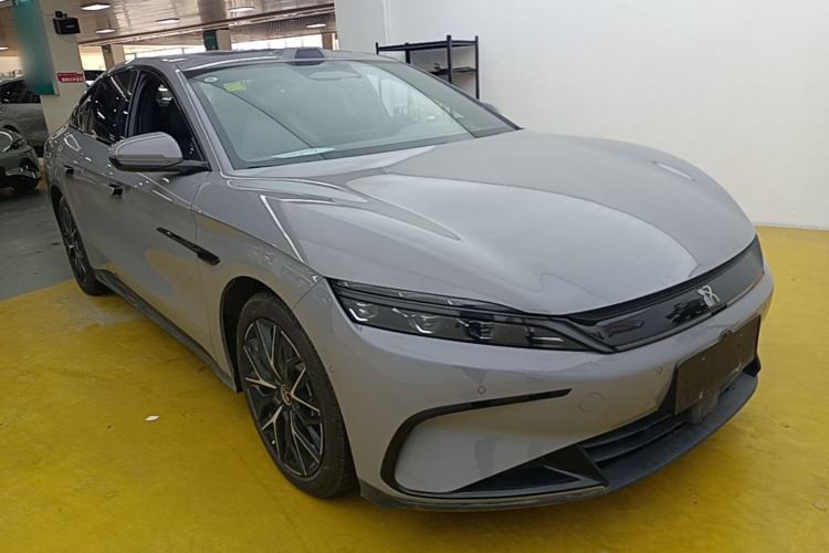 Used BYD Han 2025 DM-i Intelligent Driving Edition 125KM Prestige Model Front Right 45 Deg