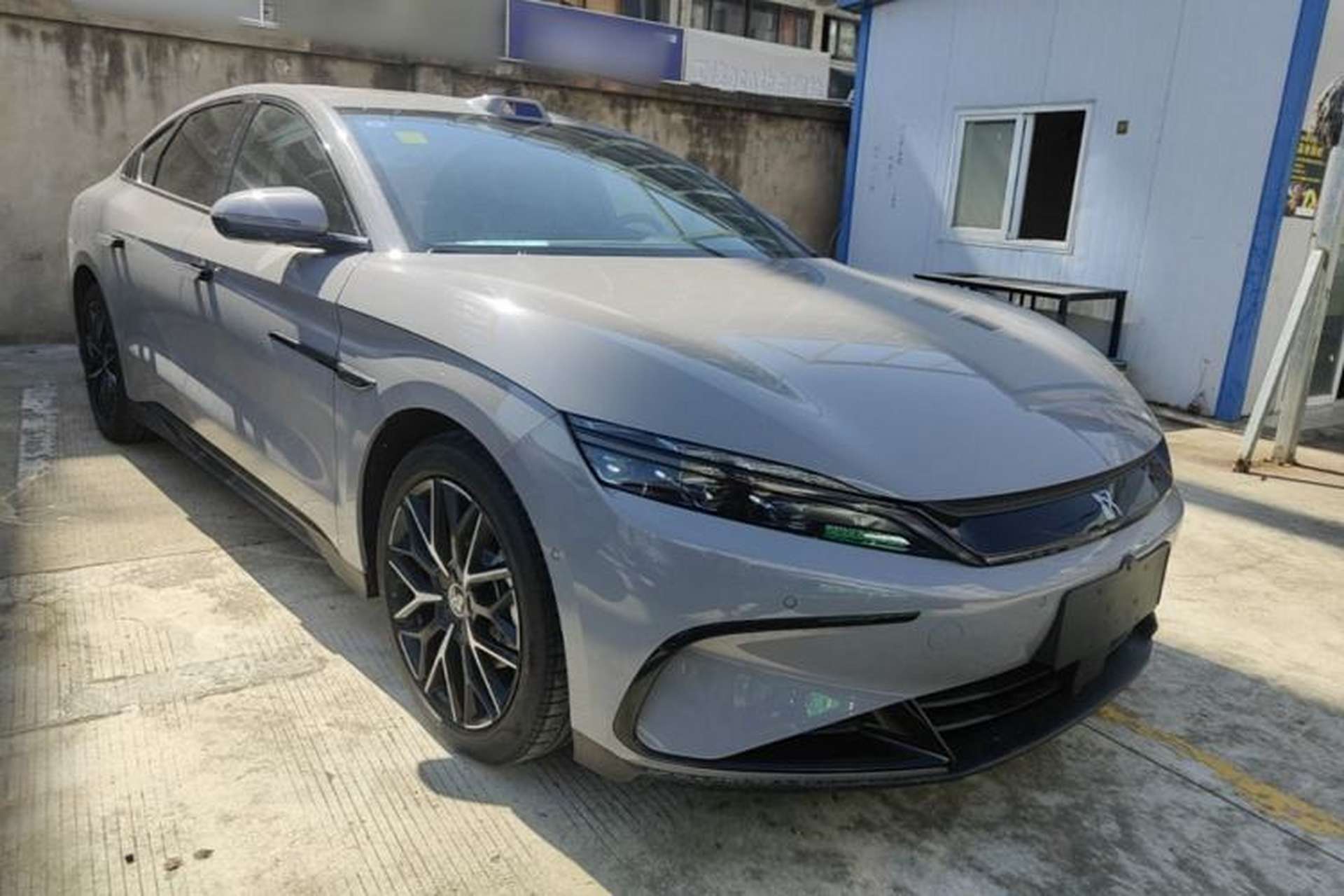 Used BYD Han 2025 DM-i Intelligent Driving Edition 125KM Prestige Model Front Right 45 Deg