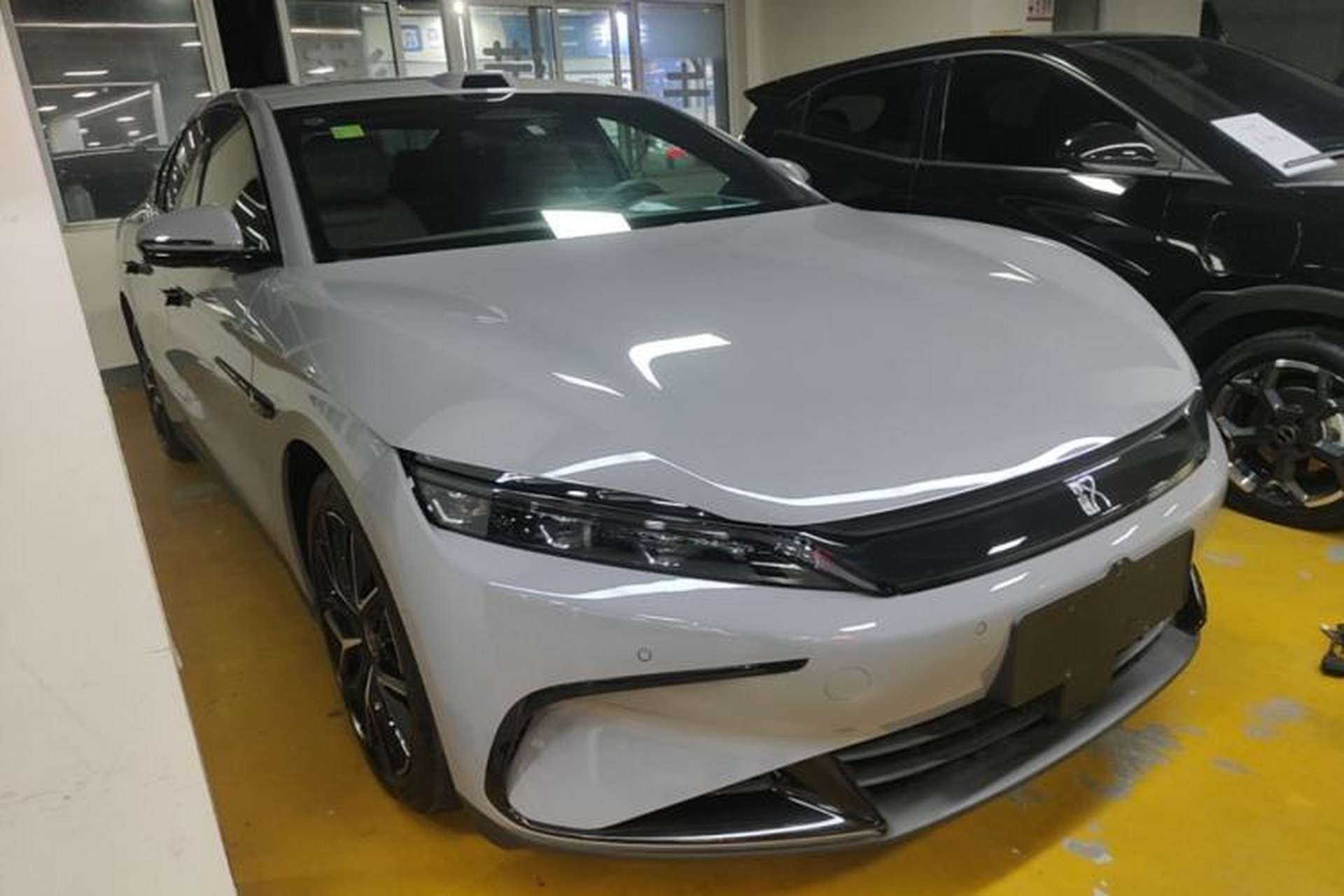 Used BYD Han 2025 DM-i Intelligent Driving Edition 125KM Prestige Model Front Right 45 Deg