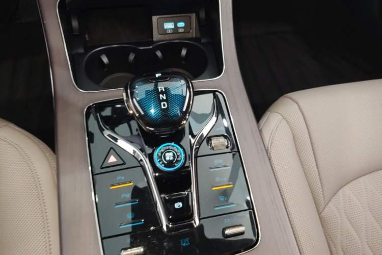 Used BYD Han 2025 DM-i 125KM LiDAR-Powered Intelligent Driving Model Gear Lever