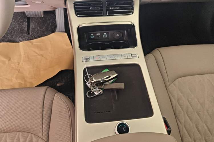 Used BYD Han 2025 Model DM-i Intelligent Driving Edition 245KM Prestige Gear Lever