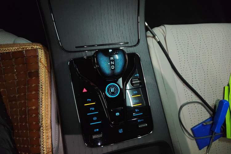 Used BYD Han 2025 EV with 701 km of Laser Radar-Enabled Intelligent Driving Gear Lever