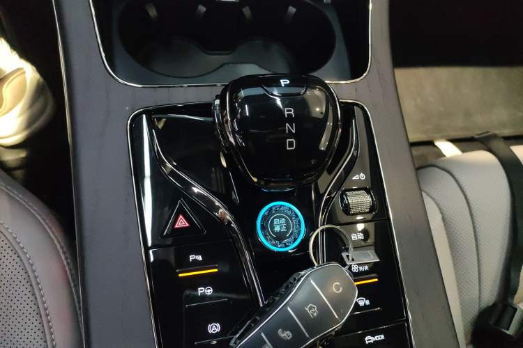 Used BYD Han 2025 DM-i Intelligent Driving Edition 125KM LiDAR Flagship Model Gear Lever