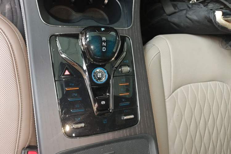 Used BYD Han 2025 EV with 701 km of Laser Radar-Enabled Intelligent Driving Gear Lever