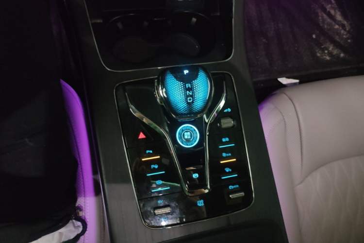 Used BYD Han 2025 DM-i Intelligent Driving Edition 125KM LiDAR Flagship Model Gear Lever