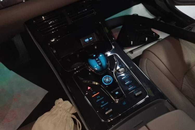 Used BYD Han 2025 DM-i 125KM LiDAR-Powered Intelligent Driving Model Gear Lever