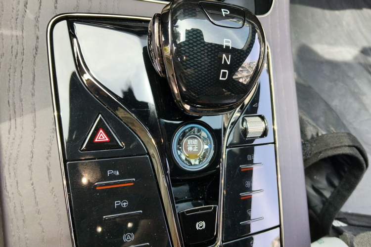 Used BYD Han 2025 EV with 701 km of Laser Radar-Enabled Intelligent Driving Gear Lever