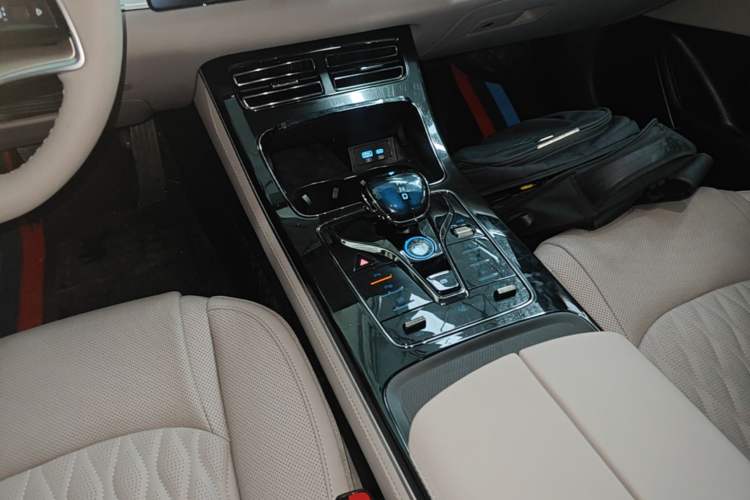 Used BYD Han 2025 DM-i Intelligent Driving Edition 125KM Prestige Model Gear Lever