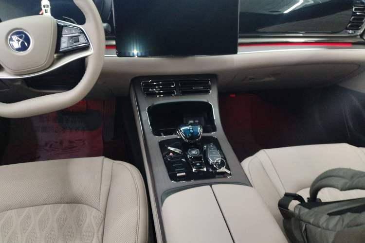 Used BYD Han 2025 DM-i 125KM LiDAR-Powered Intelligent Driving Model Gear Lever