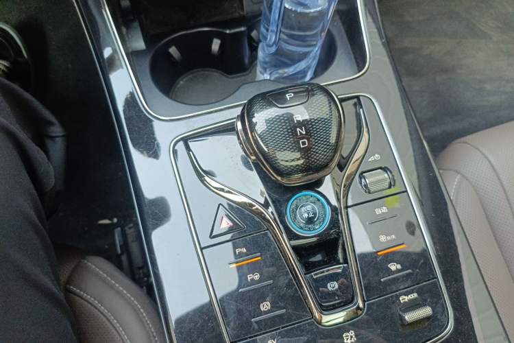 Used BYD Han 2025 DM-i Intelligent Driving Edition 125KM Prestige Model Gear Lever