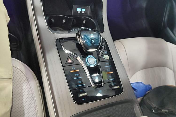 Used BYD Han 2025 DM-i Intelligent Driving Edition 125KM LiDAR Flagship Model Gear Lever
