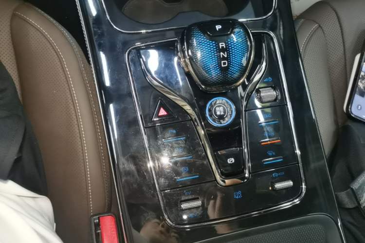 Used BYD Han 2025 DM-i Intelligent Driving Edition 125KM LiDAR Flagship Model Gear Lever