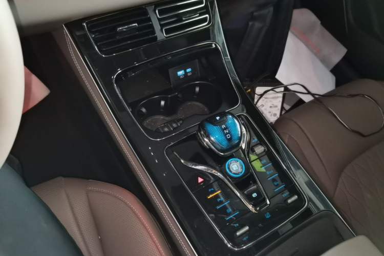 Used BYD Han 2025 DM-i 125KM LiDAR-Powered Intelligent Driving Model Gear Lever
