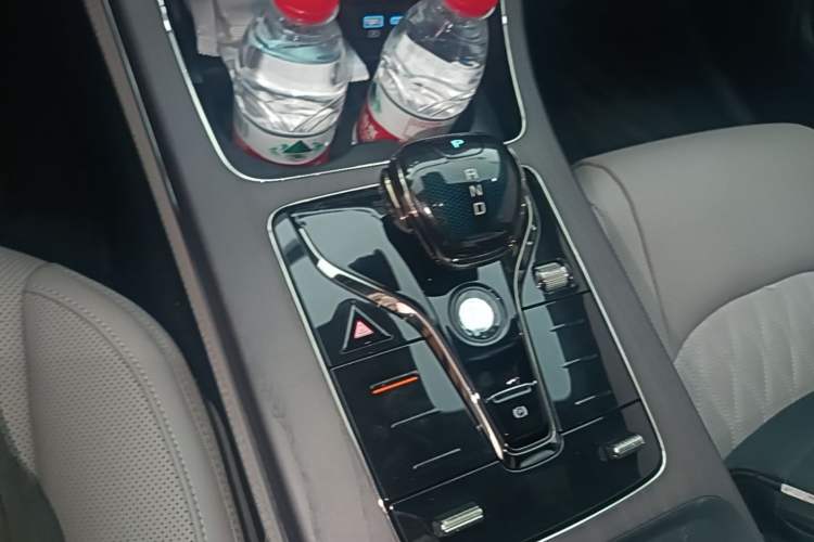 Used BYD Han 2025 DM-i 125KM LiDAR-Powered Intelligent Driving Model Gear Lever