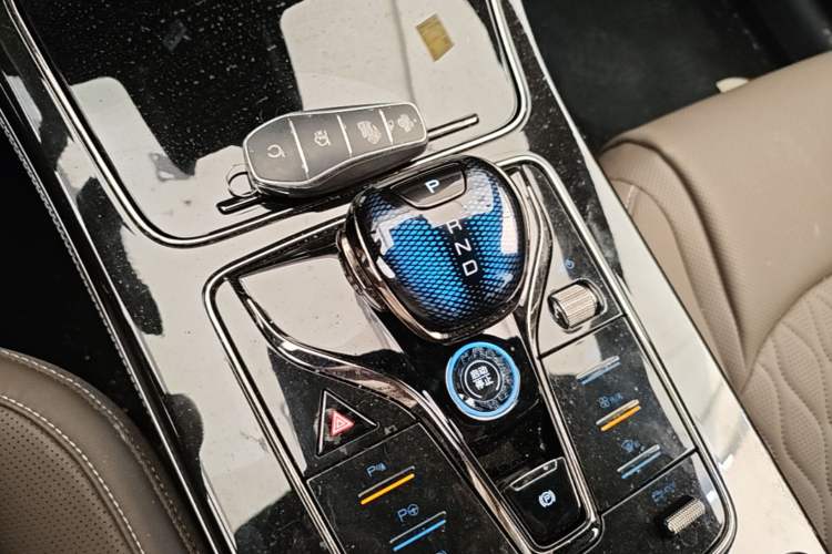 Used BYD Han 2025 DM-i Intelligent Driving Edition 125KM Prestige Model Gear Lever