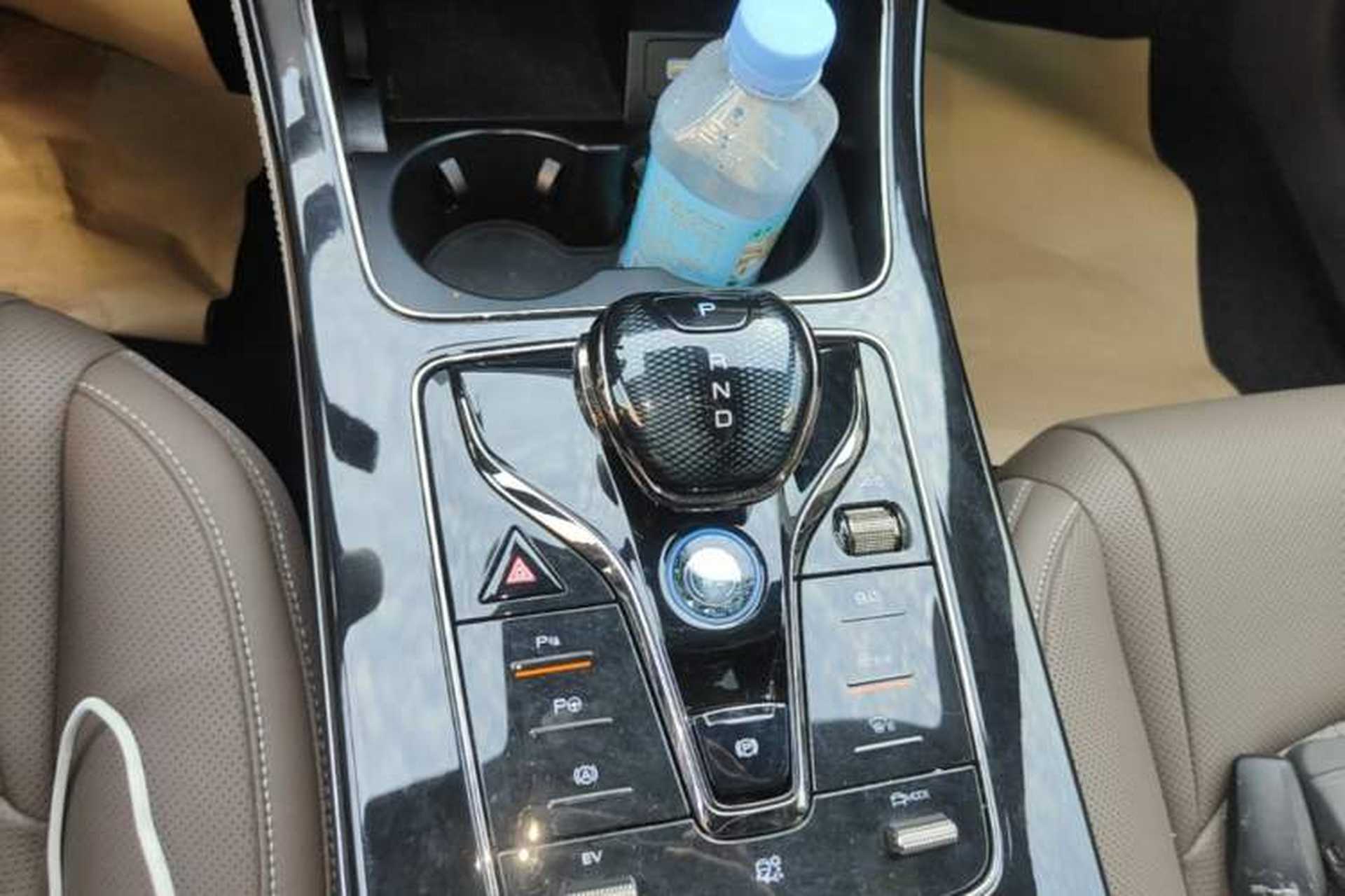 Used BYD Han 2025 DM-i Intelligent Driving Edition 125KM Prestige Model Gear Lever