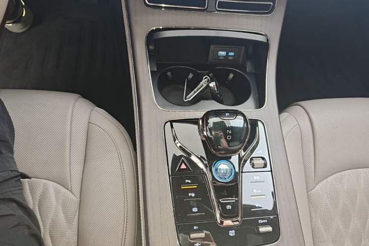 Used BYD Han 2025 DM-i 125KM LiDAR-Powered Intelligent Driving Model Gear Lever