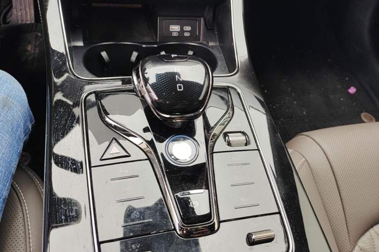 Used BYD Han 2025 DM-i 125KM Elite Model Gear Lever