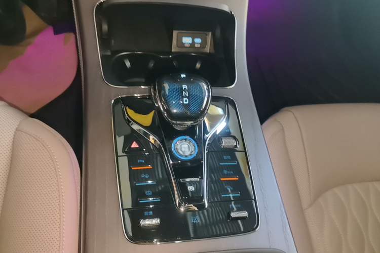 Used BYD Han 2025 EV with 701 km of Laser Radar-Enabled Intelligent Driving Gear Lever
