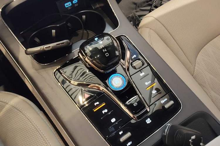 Used BYD Han 2025 DM-i Intelligent Driving Edition 125KM LiDAR Flagship Model Gear Lever