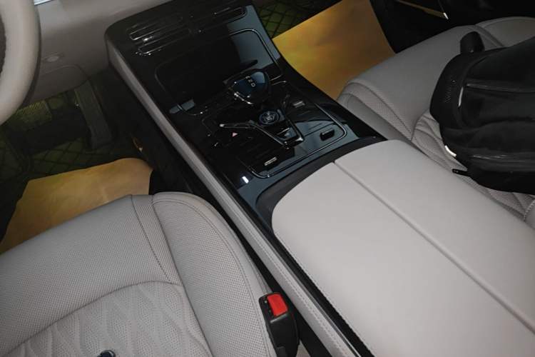 Used BYD Han 2025 DM-i Smart Drive 125KM Elite Model Gear Lever