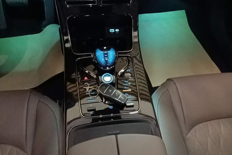 Used BYD Han 2025 DM-i Intelligent Driving Edition 125KM LiDAR Flagship Model Gear Lever