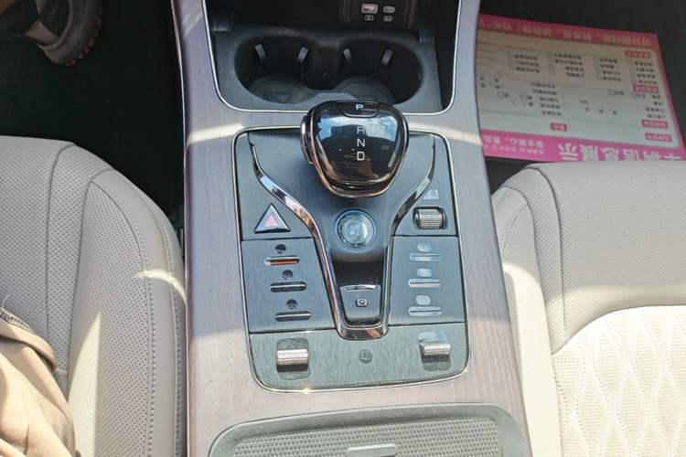 Used BYD Han 2025 DM-i 125KM LiDAR-Powered Intelligent Driving Model Gear Lever