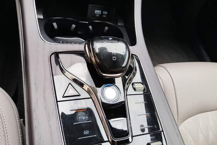 Used BYD Han 2025 DM-i Intelligent Driving Edition 125KM LiDAR Flagship Model Gear Lever