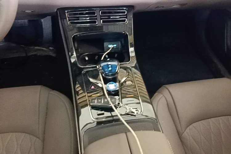 Used BYD Han 2025 DM-i Intelligent Driving Edition 125KM Prestige Model Gear Lever