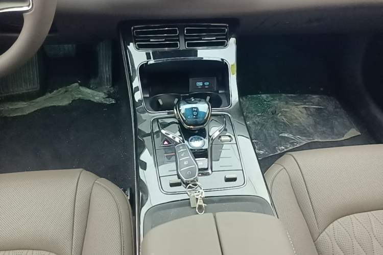 Used BYD Han 2025 DM-i Intelligent Driving Edition 125KM Prestige Model Gear Lever