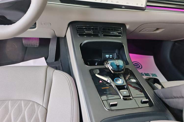 Used BYD Han 2025 DM-i Intelligent Driving Edition 125KM LiDAR Flagship Model Gear Lever
